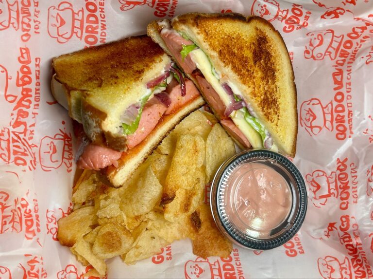 El Callejero — Hot Dog Sandwich